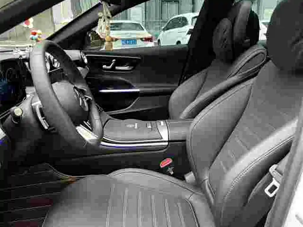 Mercedes-Benz C-Class 2025