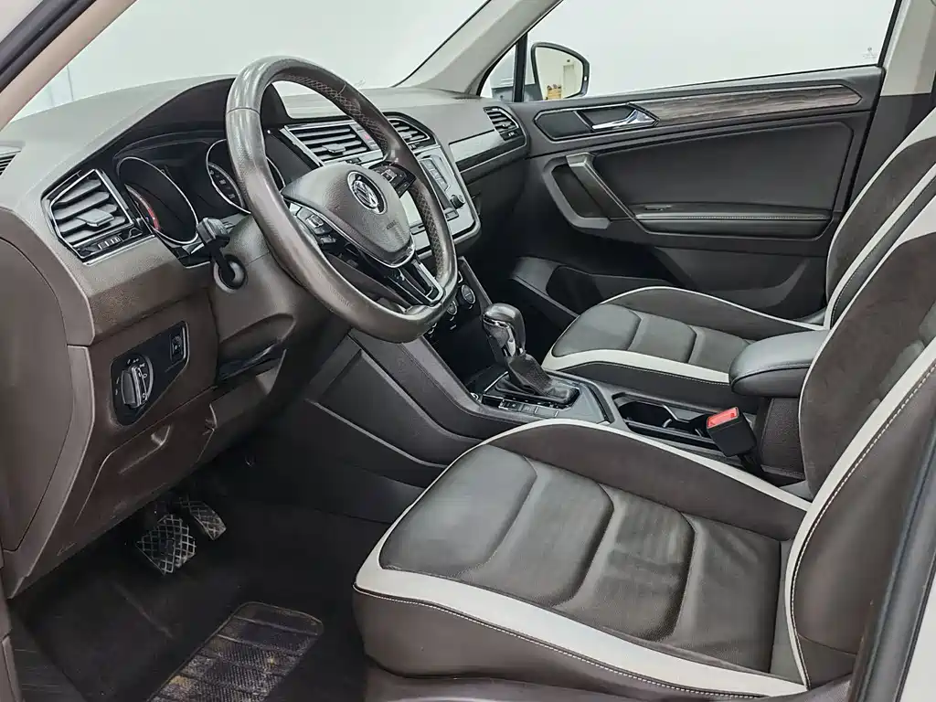 Volkswagen Tiguan L 2017 — фото 8
