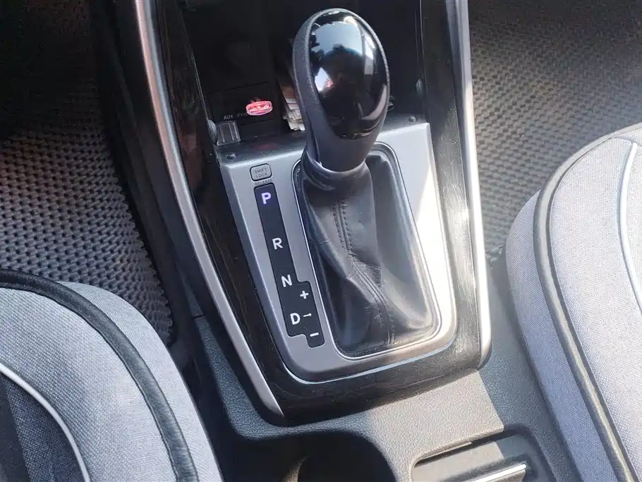 Hyundai Elantra Langdong 2015 — фото 16