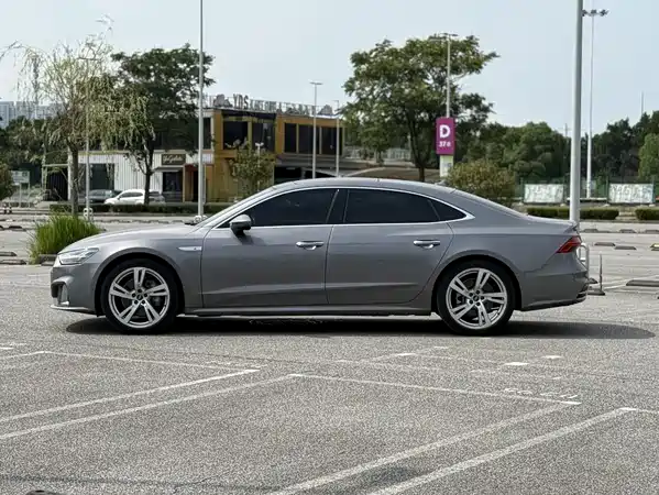Audi A7L 2022