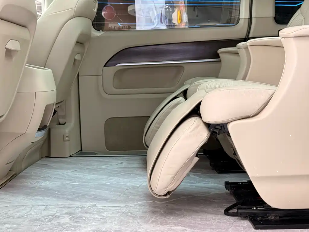 Mercedes-Benz V-Class 2022 — фото 11