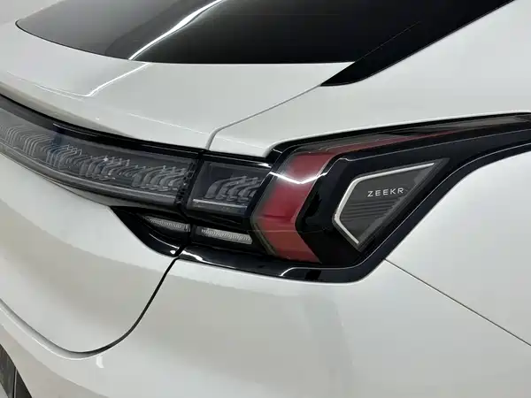 Zeekr 001 2022