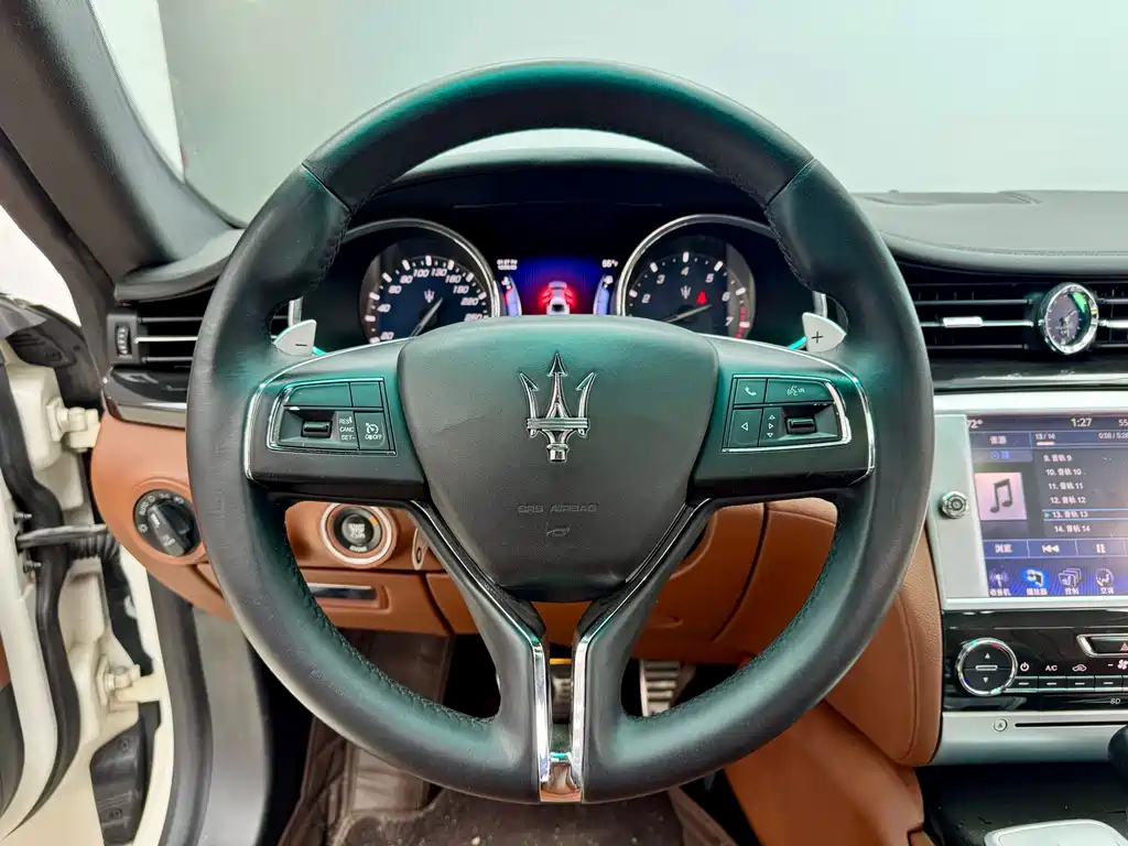 Maserati Quattroporte 2015 — фото 16