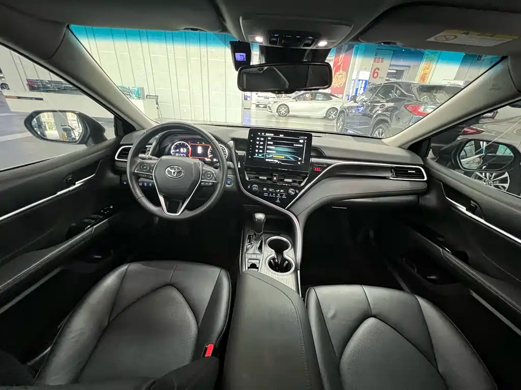 Toyota Camry 2021 — фото 11