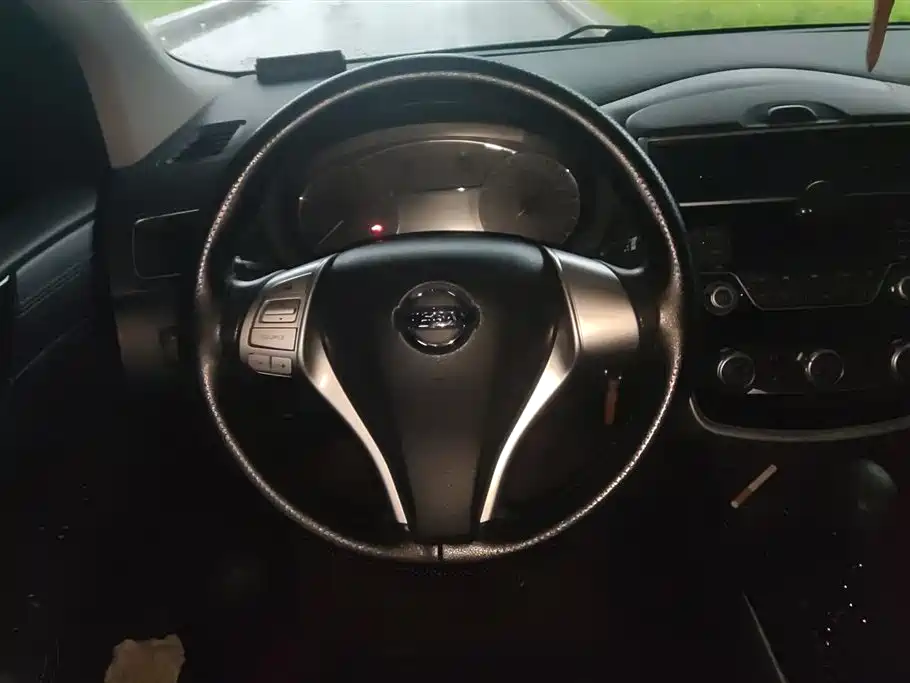 Nissan Tiida 2018 — фото 15