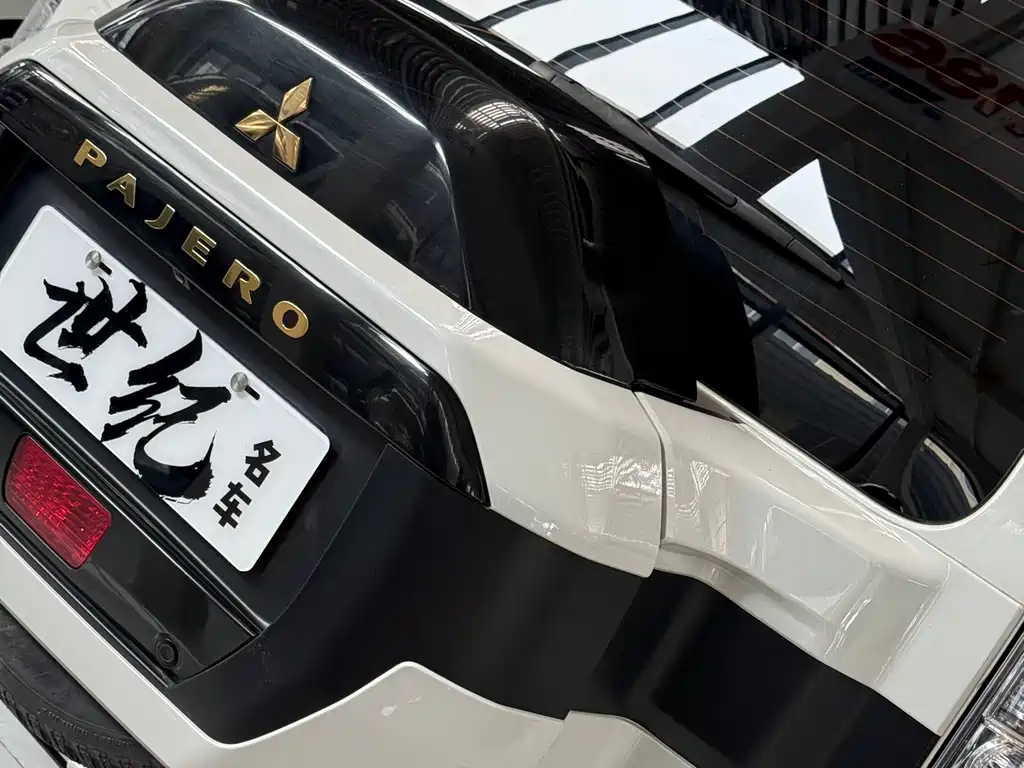 Mitsubishi Pajero 2018 — фото 10