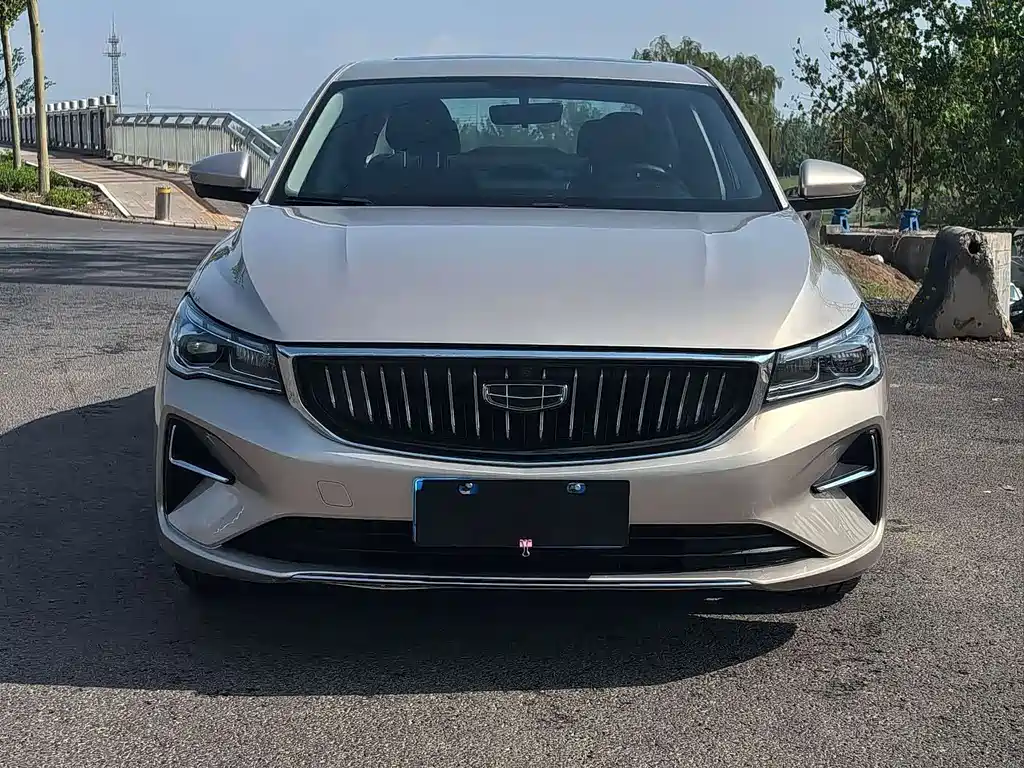 Geely Emgrand 2023