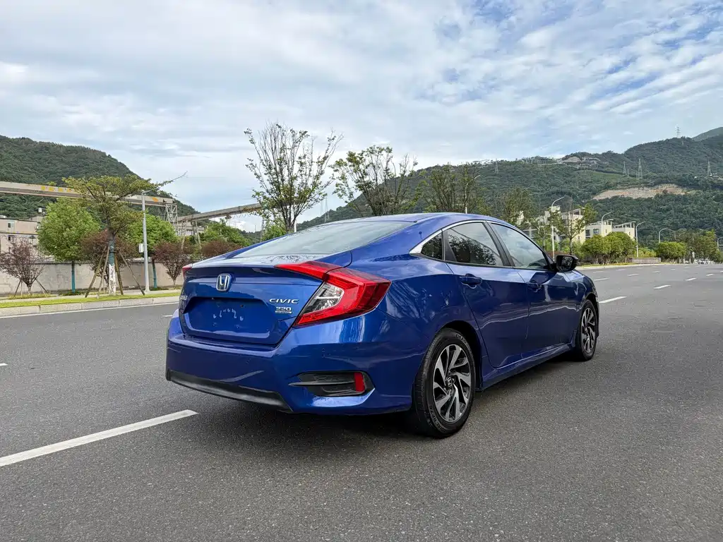 Honda Civic 2016 — фото 13