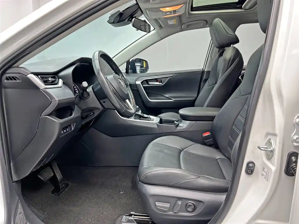 Toyota Wildlander 2023 — фото 13