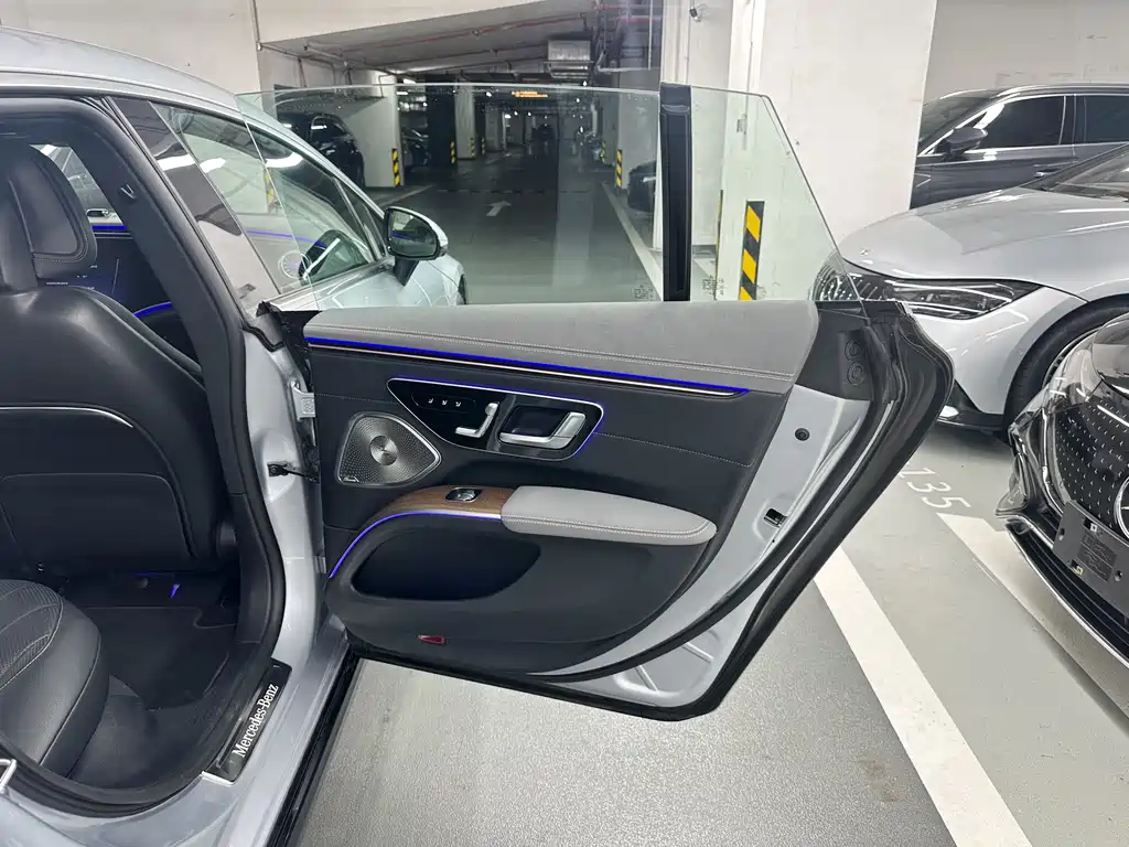 Mercedes-Benz EQS 2023 — фото 13