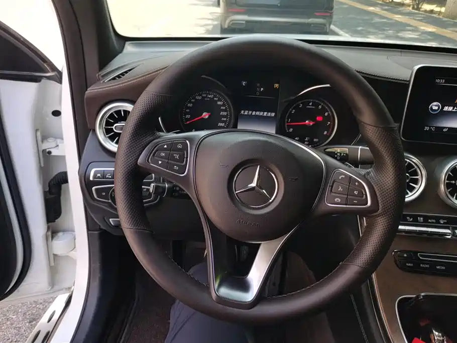 Mercedes-Benz GLC 2017 — фото 15