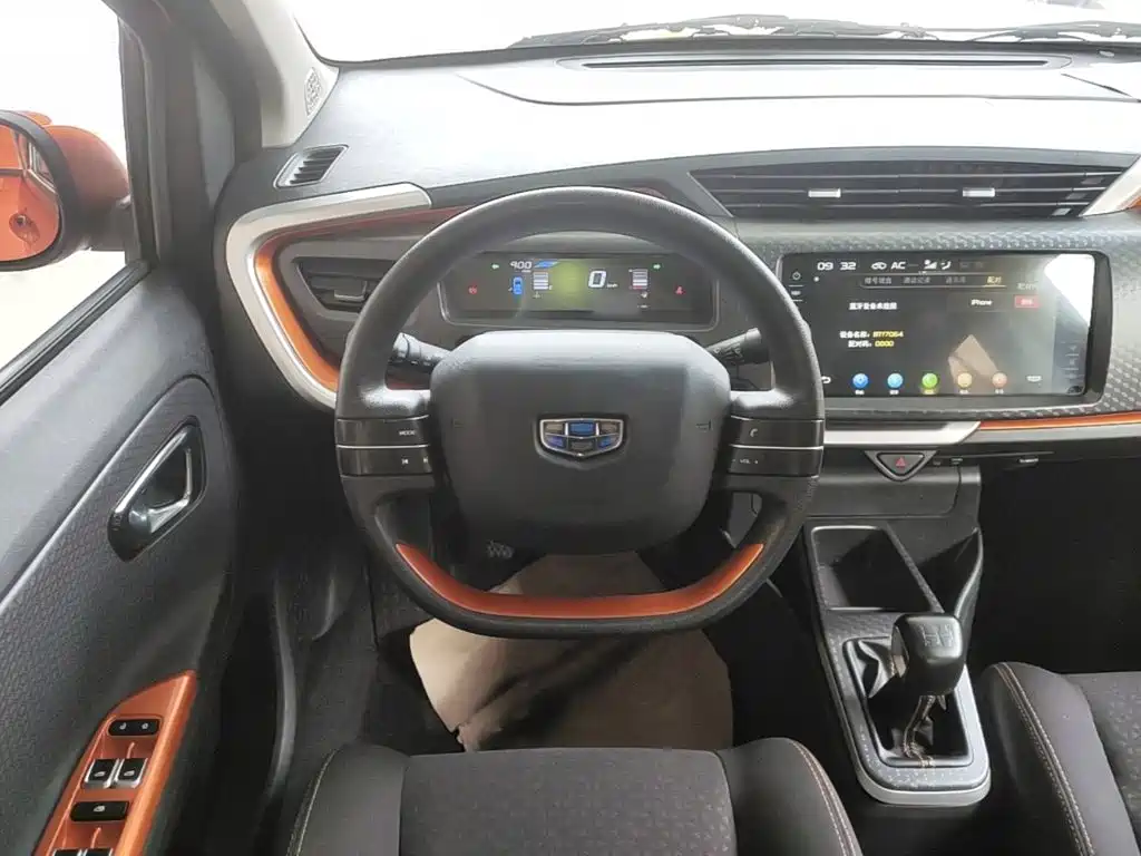 Geely Vision X1 2018 — фото 11