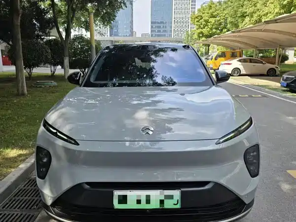NIO ES8 2025