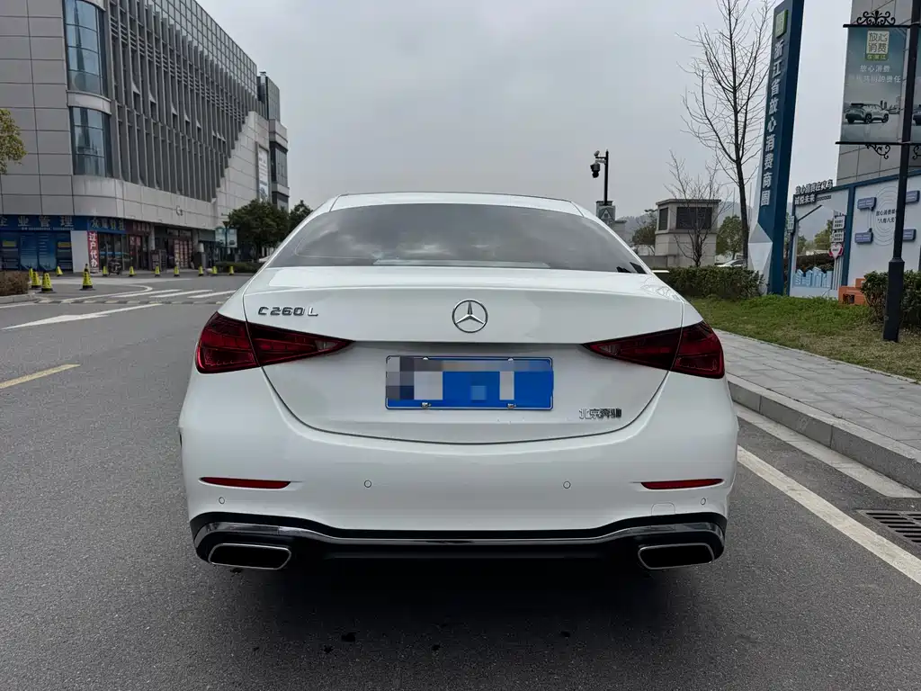 Mercedes-Benz C-Class 2023 — фото 4