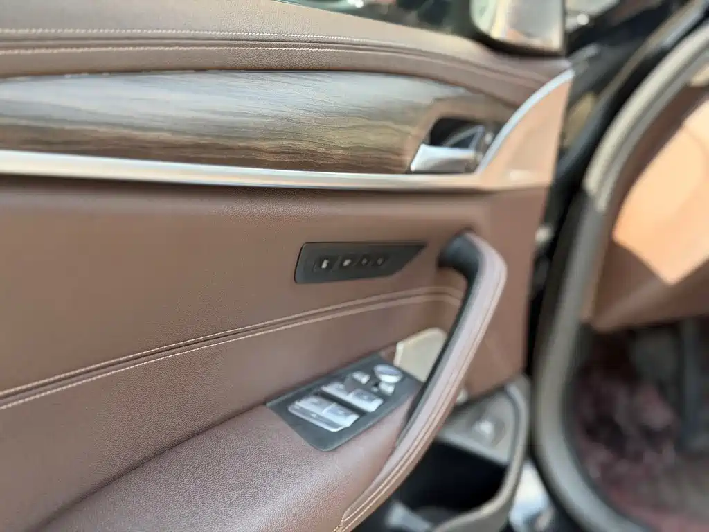BMW 5 Series 2020 — фото 11