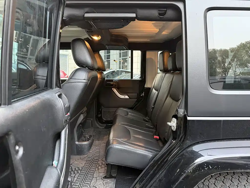 Jeep Wrangler 2017 — фото 15