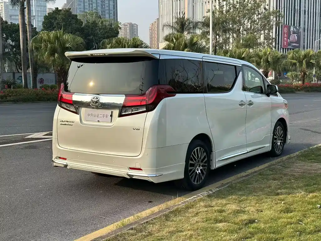 Toyota Alphard 2017 — фото 3