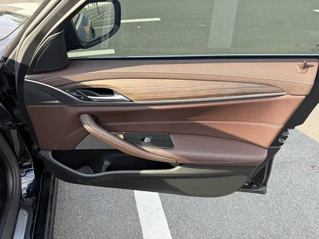 BMW 5 Series 2020 — фото 16