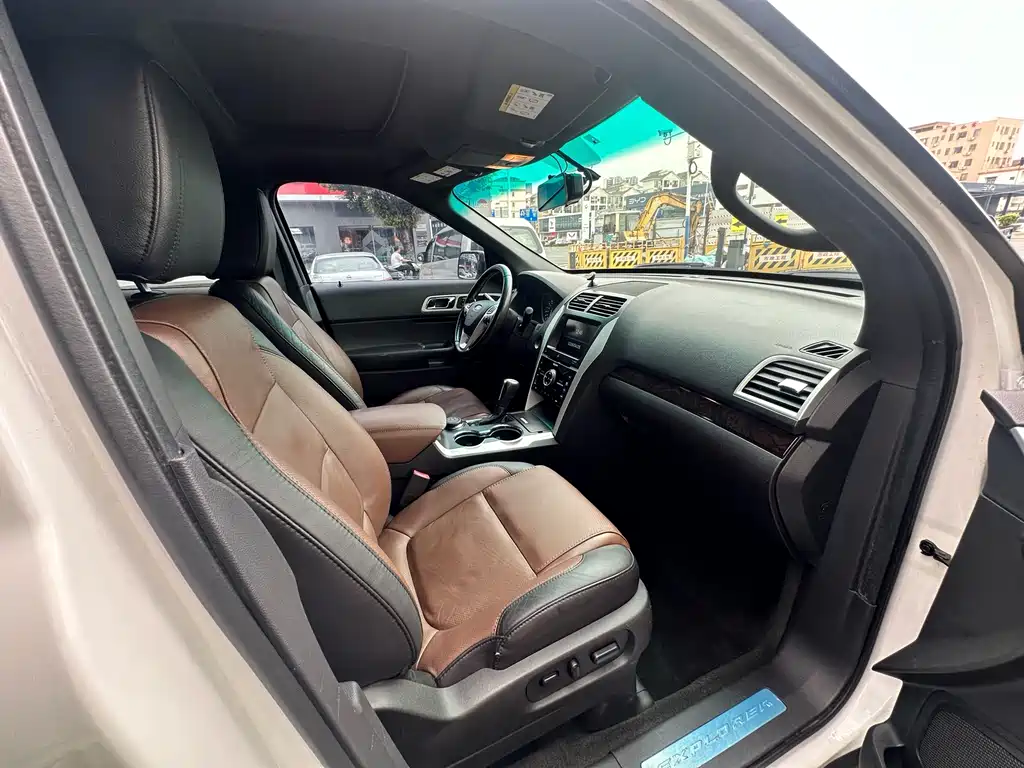 Ford Explorer 2015 — фото 19