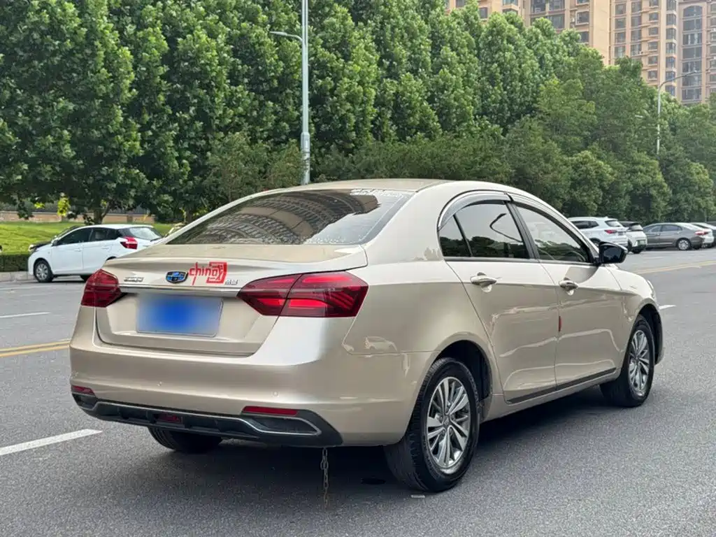 Geely Emgrand 2018 — фото 11