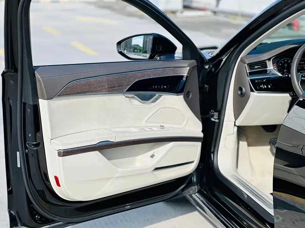 Audi A8 2023 — фото 13