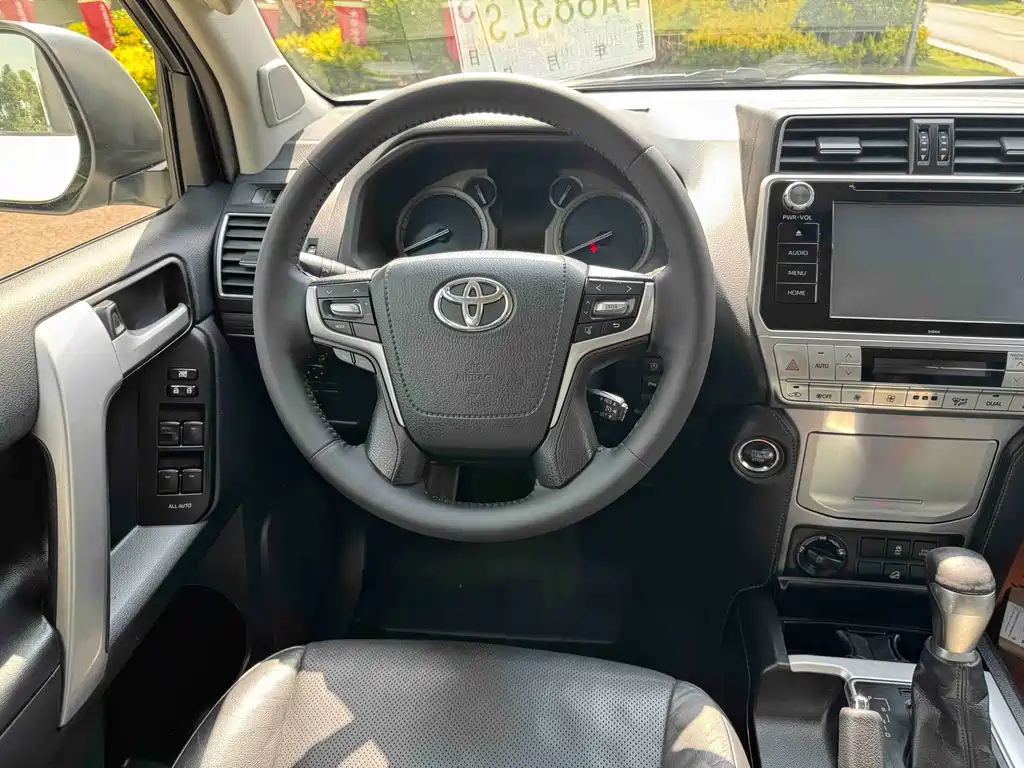 Toyota Prado 2018 — фото 18