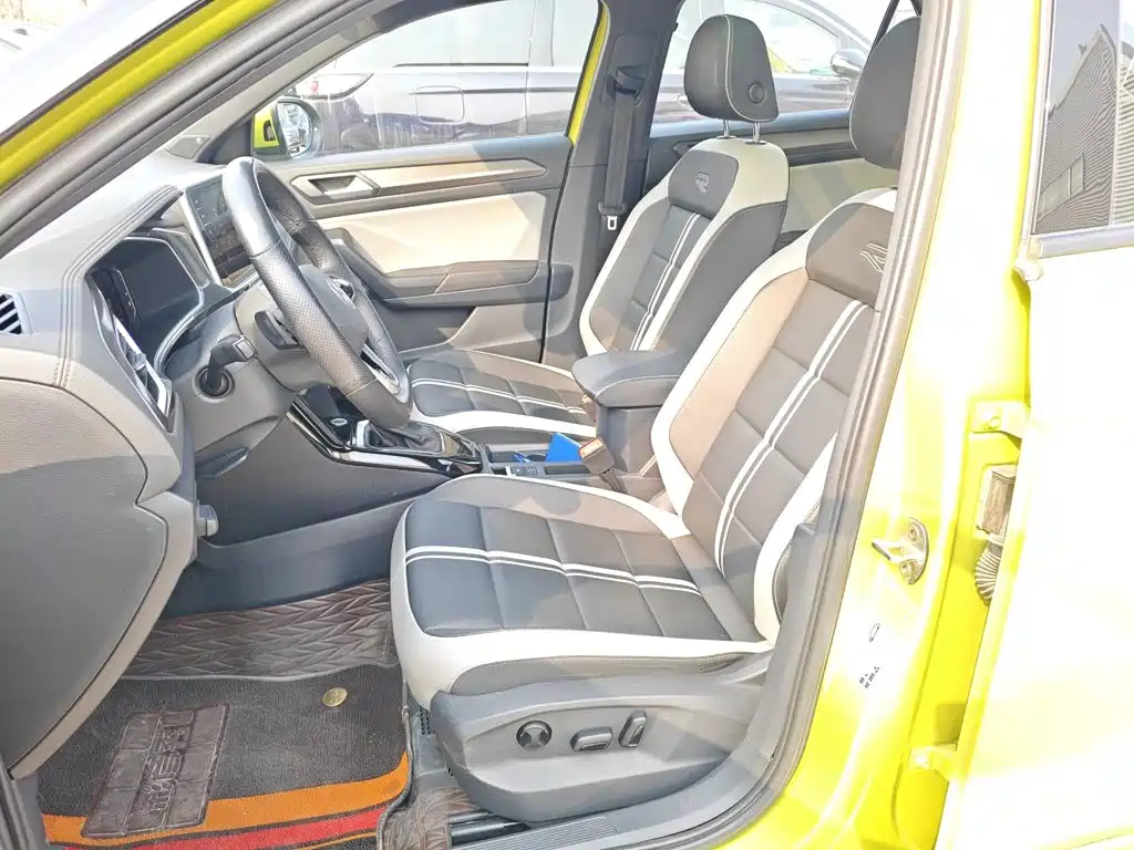 Volkswagen T-Roc 2023 — фото 12