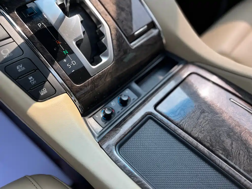 Toyota Alphard 2022 — фото 13
