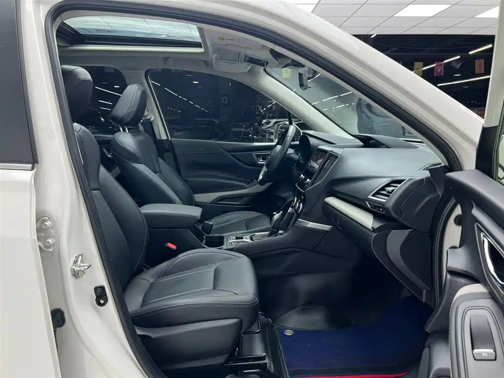 Subaru Forester 2022 — фото 10