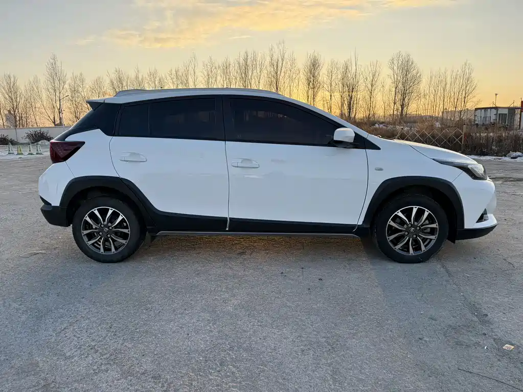 Toyota Yaris L 2022 — фото 7
