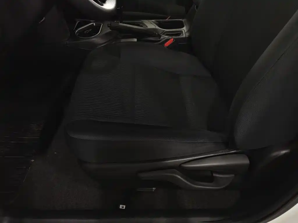 Toyota RAV4 2018 — фото 20