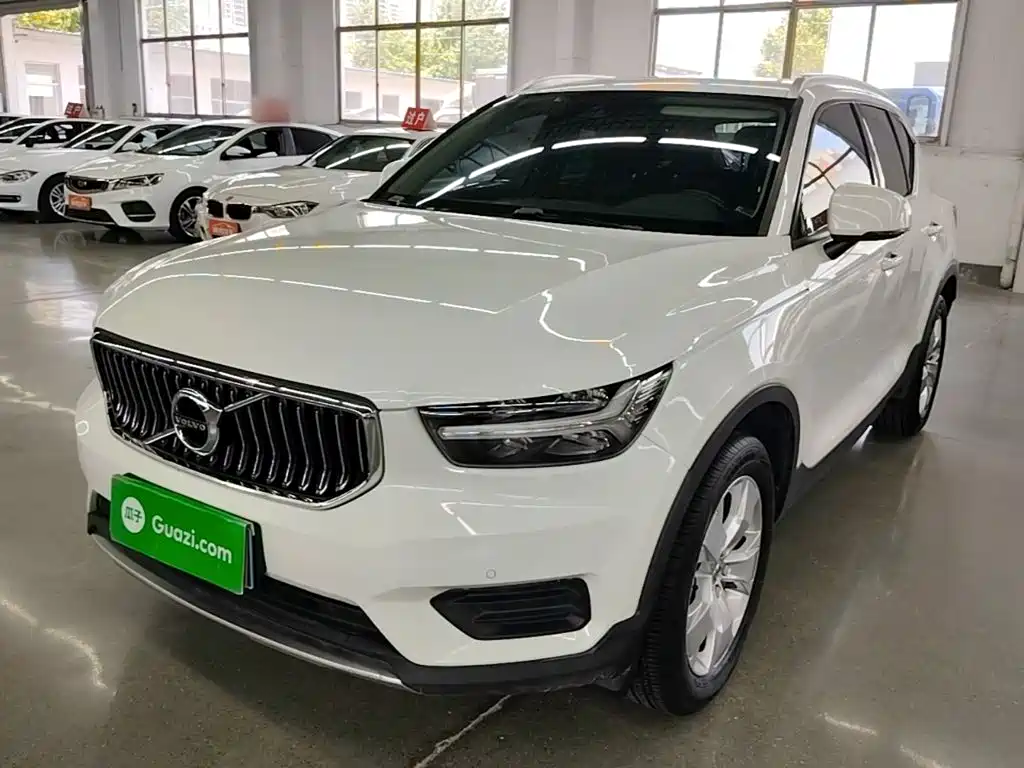 Volvo XC40 2020 — фото 1