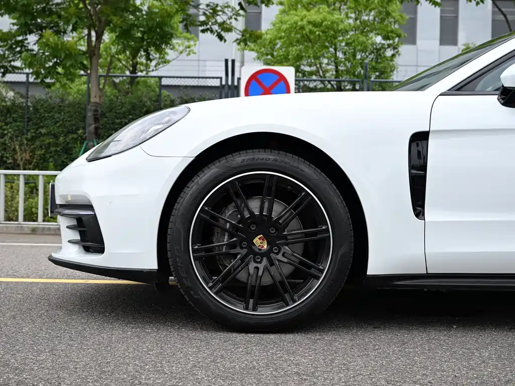 Porsche Panamera 2019 — фото 3
