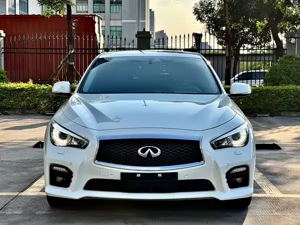Infiniti Q50L 2015