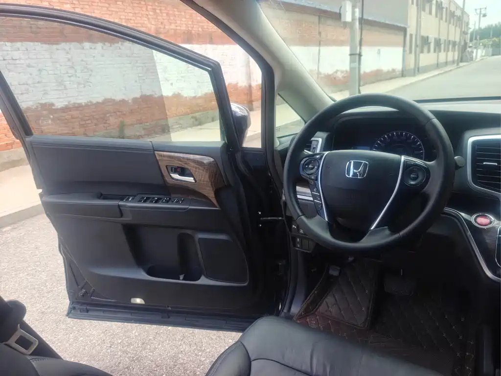 Honda Odyssey 2017 — фото 12