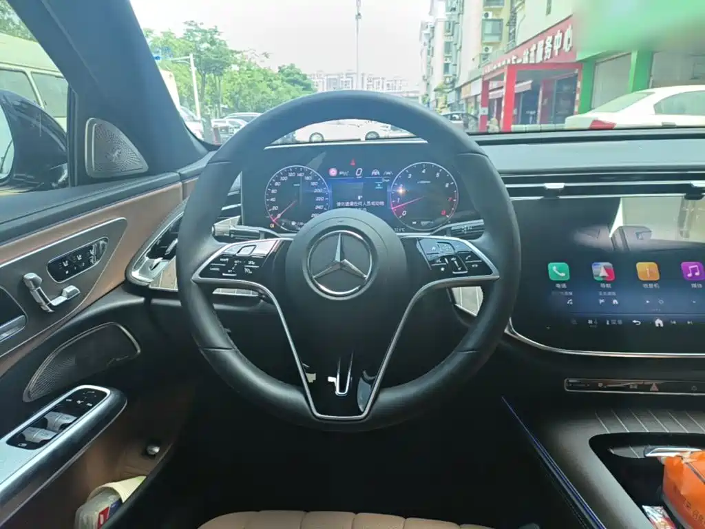 Mercedes-Benz E-Class 2025 — фото 11