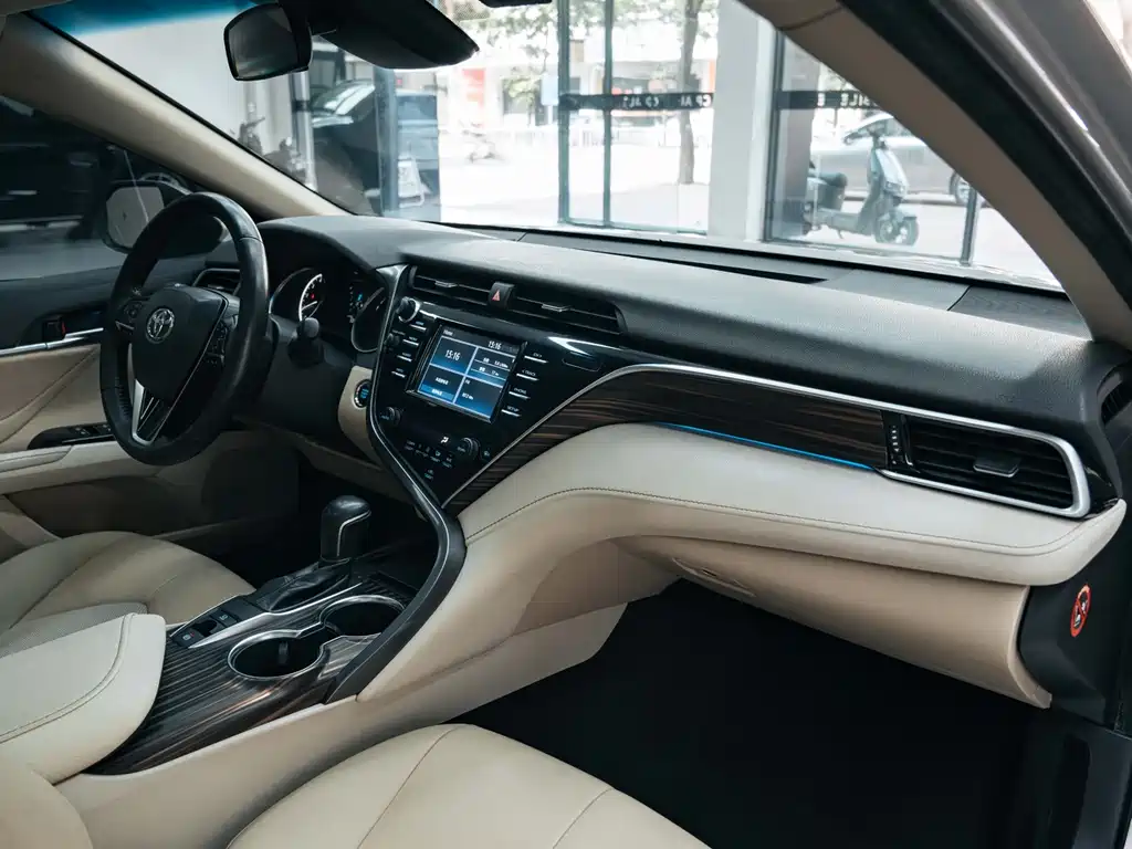 Toyota Camry 2018 — фото 18