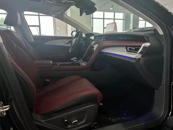 Hongqi H5 2025