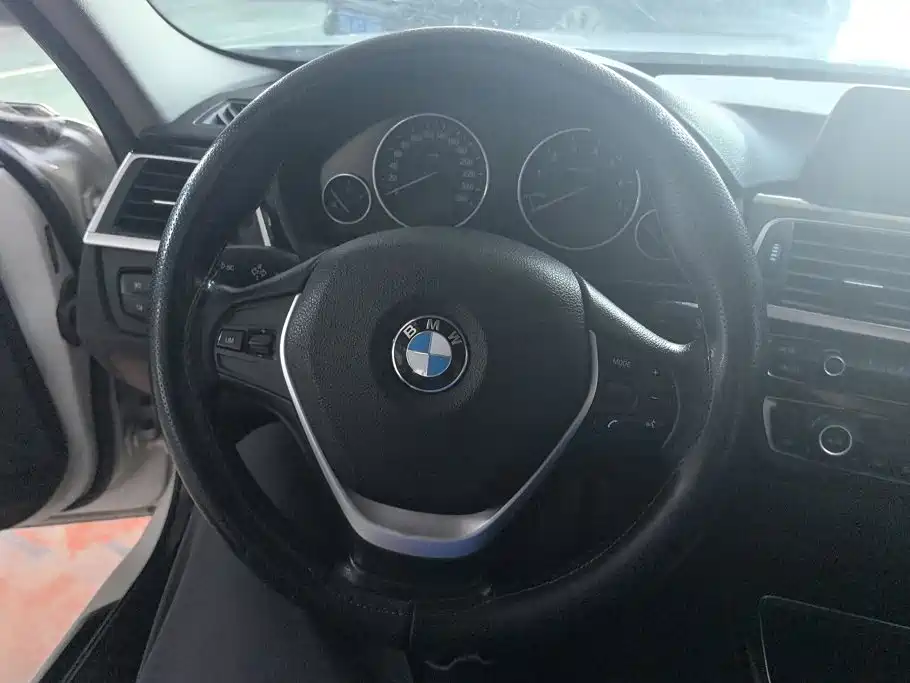 BMW 3 Series 2016 — фото 15