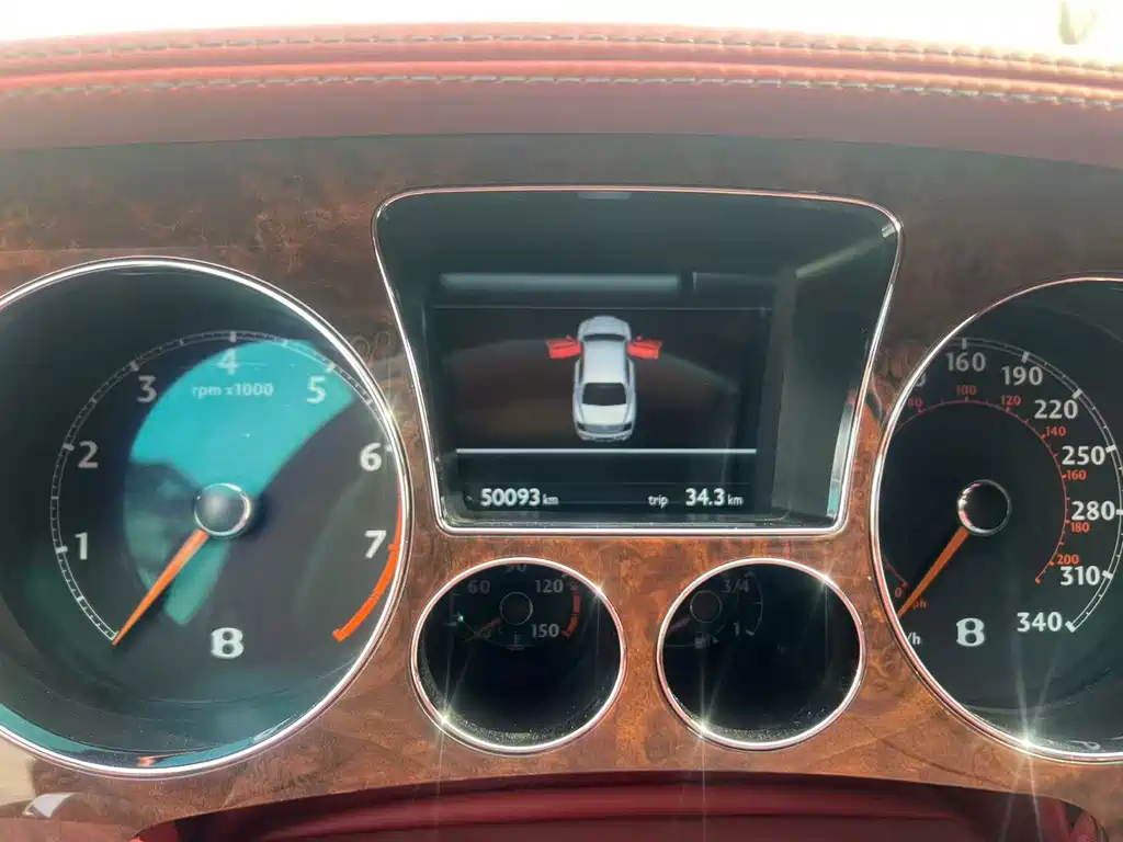 Bentley Flying Spur 2011 — фото 16