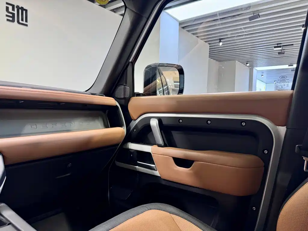 Land Rover Defender 2022 — фото 22