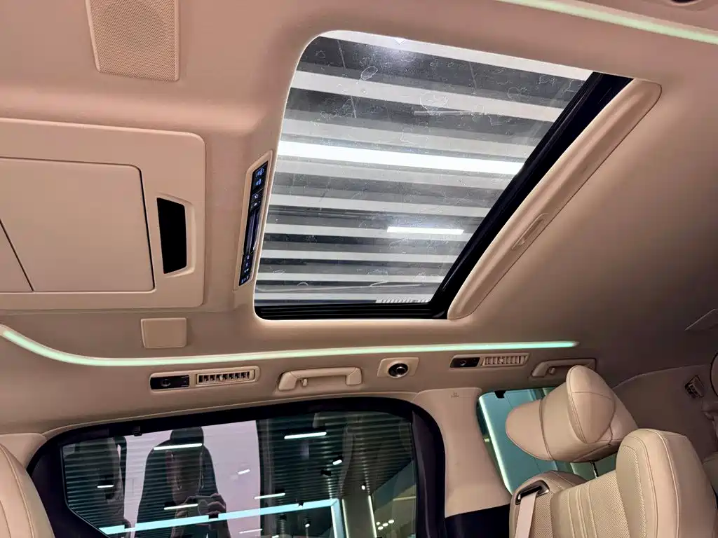 Toyota Vellfire 2023 — фото 24