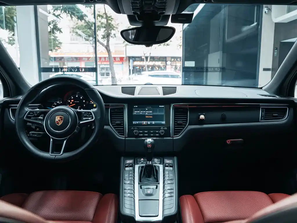 Porsche Macan 2018 — фото 14