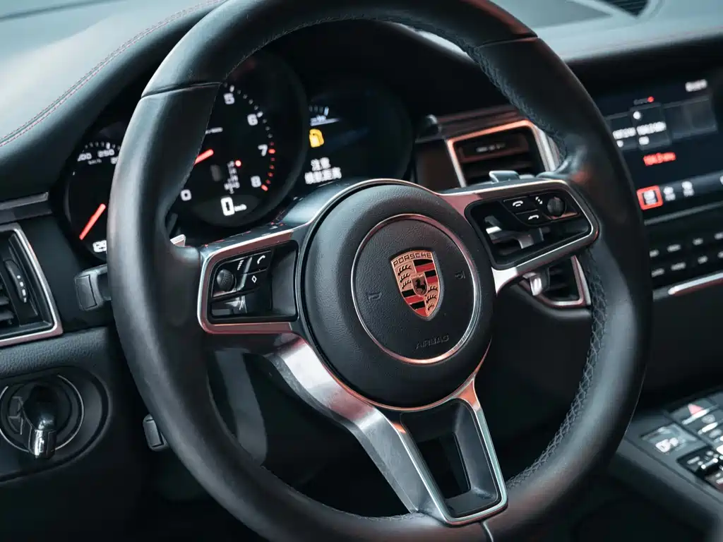 Porsche Macan 2018 — фото 16