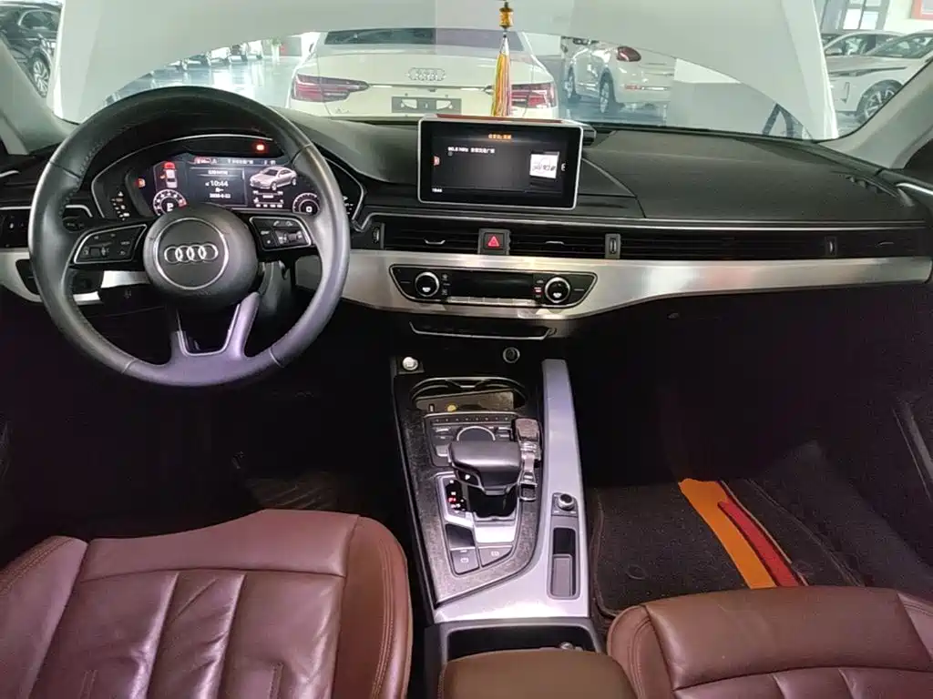 Audi A4L 2018 — фото 10