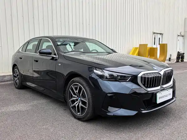 BMW i5 2025