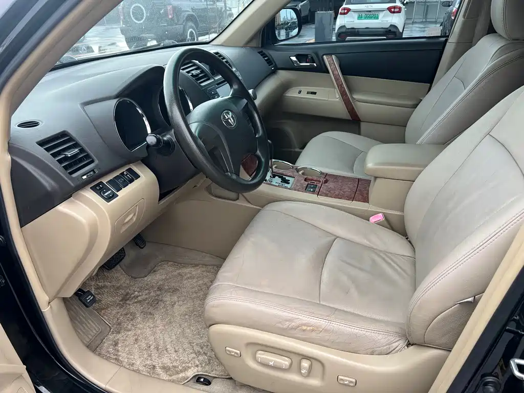 Toyota Highlander 2010 — фото 10