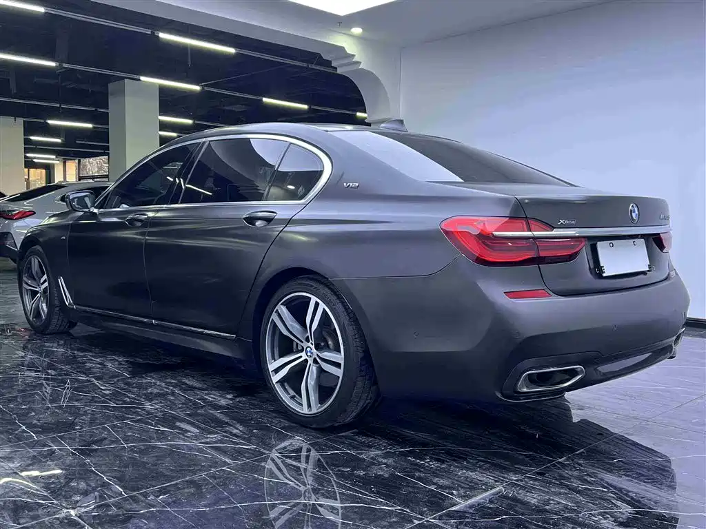 BMW 7 Series 2018 — фото 20