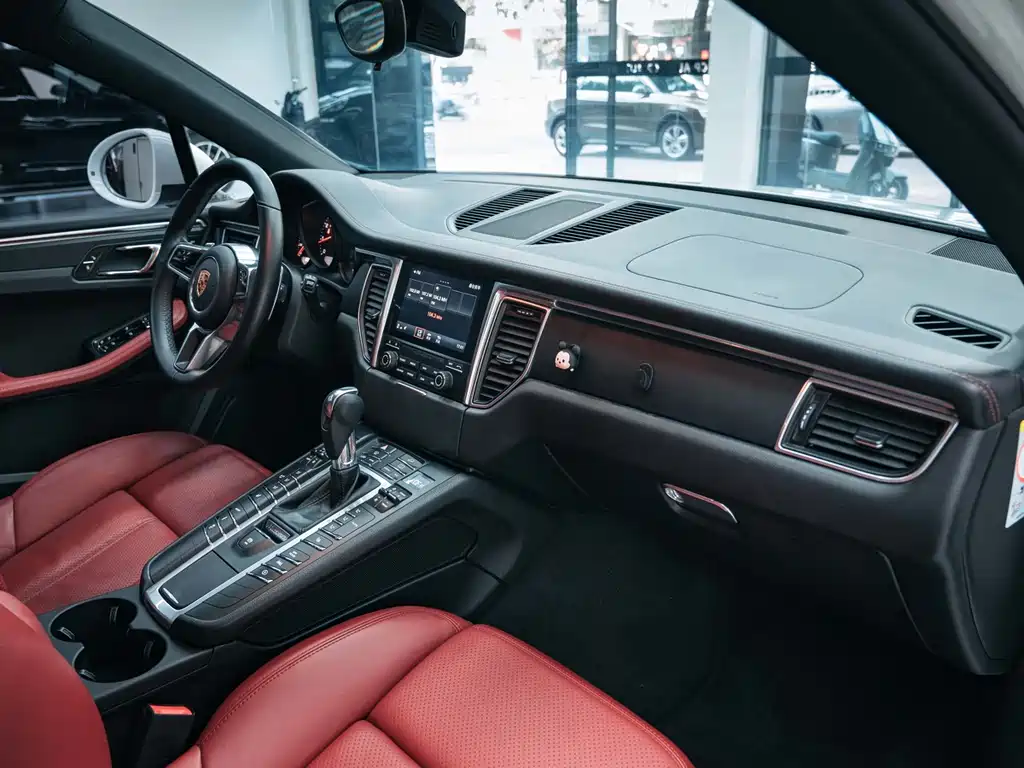 Porsche Macan 2018 — фото 18