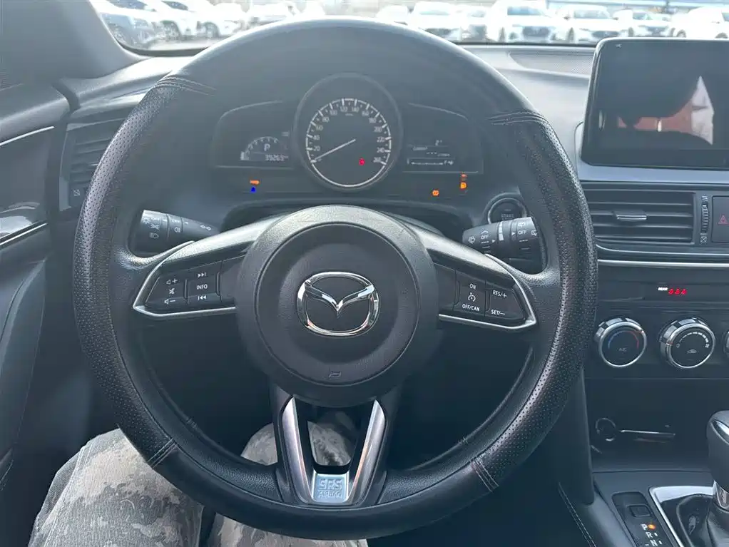 Mazda CX-4 2023 — фото 12